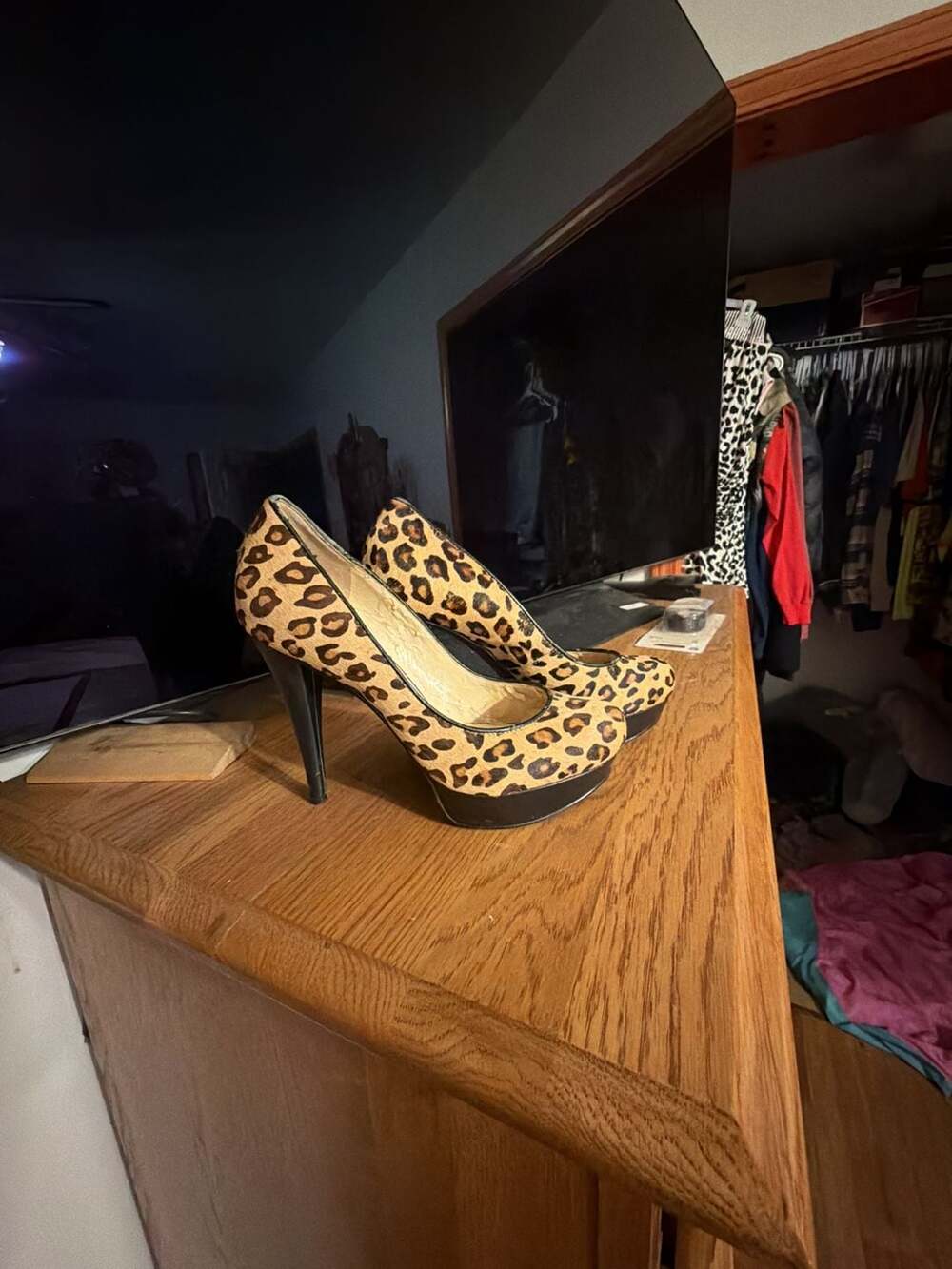 Guess Leopard Print Calf Hair Platform Pumps size 5.5